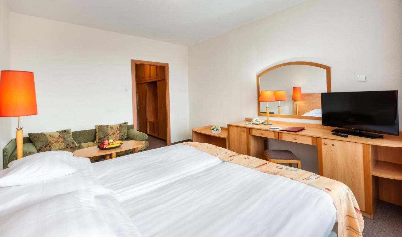 Hunguest Hotel Freya 佐洛卡罗斯 外观 照片