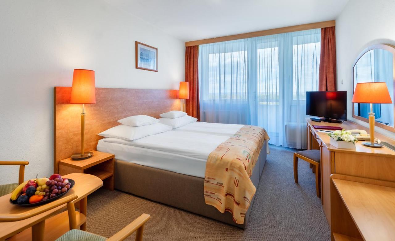 Hunguest Hotel Freya 佐洛卡罗斯 外观 照片