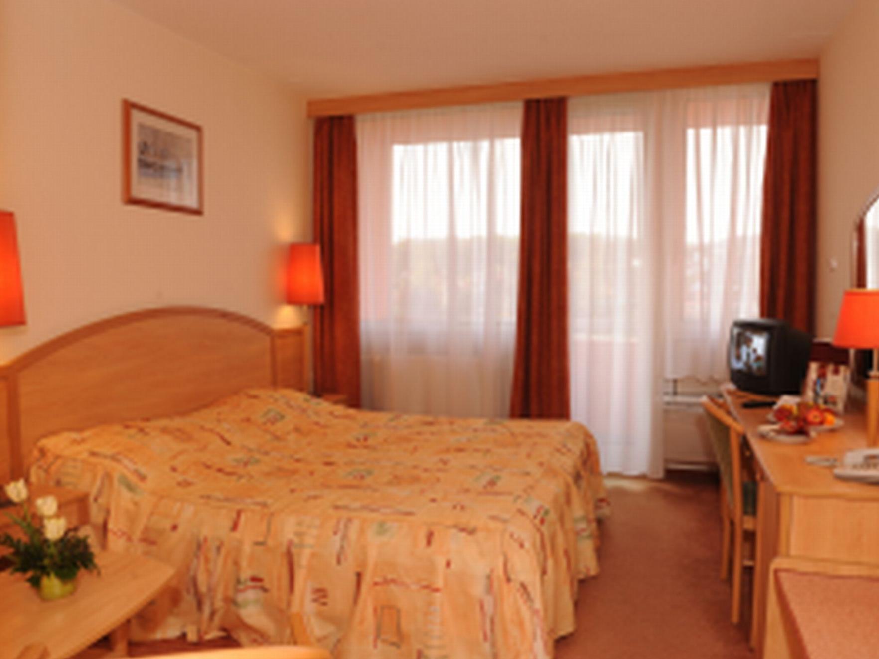 Hunguest Hotel Freya 佐洛卡罗斯 外观 照片